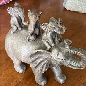 new elephant with babies figure